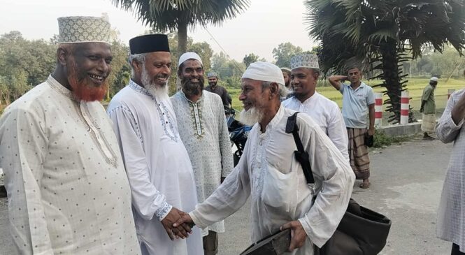 ইসলামপুরে পাথর্শী ইউনিয়নে এমপি প্রার্থী ড. মাওলানা ছামিউল হক ফারুকীর গণসংযোগ