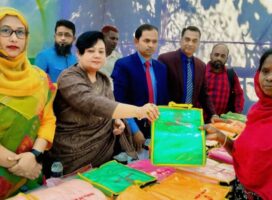 ডেঙ্গু প্রতিরোধে মসিকের উদ্যোগে নিম্ন আয়ের পরিবারকে মশারি বিতরণ