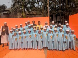 ইসলামপুরে আব্দুল কুদ্দুস খানের উদ্যোগে কছিমুন্নেছা মাদ্রাসার ৩০ শিক্ষার্থীর মাঝে ড্রেস বিতরণ
