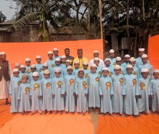 ইসলামপুরে আব্দুল কুদ্দুস খানের উদ্যোগে কছিমুন্নেছা মাদ্রাসার ৩০ শিক্ষার্থীর মাঝে ড্রেস বিতরণ