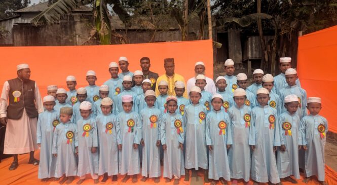 ইসলামপুরে আব্দুল কুদ্দুস খানের উদ্যোগে কছিমুন্নেছা মাদ্রাসার ৩০ শিক্ষার্থীর মাঝে ড্রেস বিতরণ