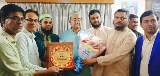 জাহিদ মডেল স্কুলের পক্ষ থেকে নব নির্বাচিত সংসদ সদস্যকে বিশেষ সম্মাননা ও ফুলেল শুভেচ্ছা প্রদান