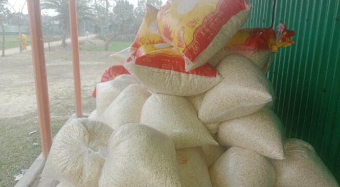 আল-ইনসাফ যুব ও প্রবাসী সংগঠনের উদ্যোগে ৩০ অসহায় মানুষের মাঝে ইফতার বিতরণ