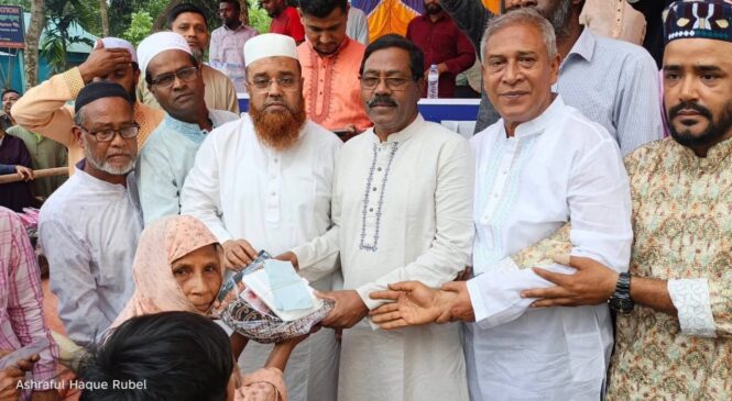 কুড়িগ্রামে ১০০০ অসহায় মানুষের মাঝে শাড়ি, লুঙ্গি ও ইফতার সামগ্রী বিতরণ